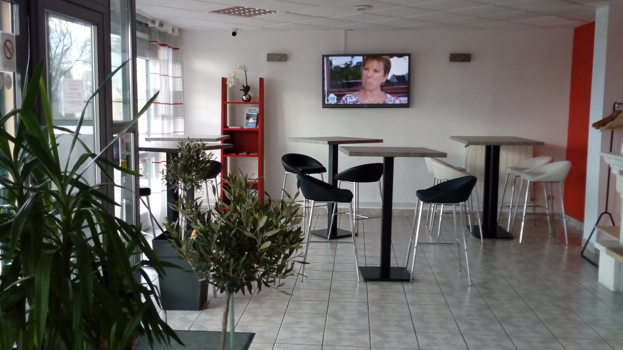 Photo of Others in Allain