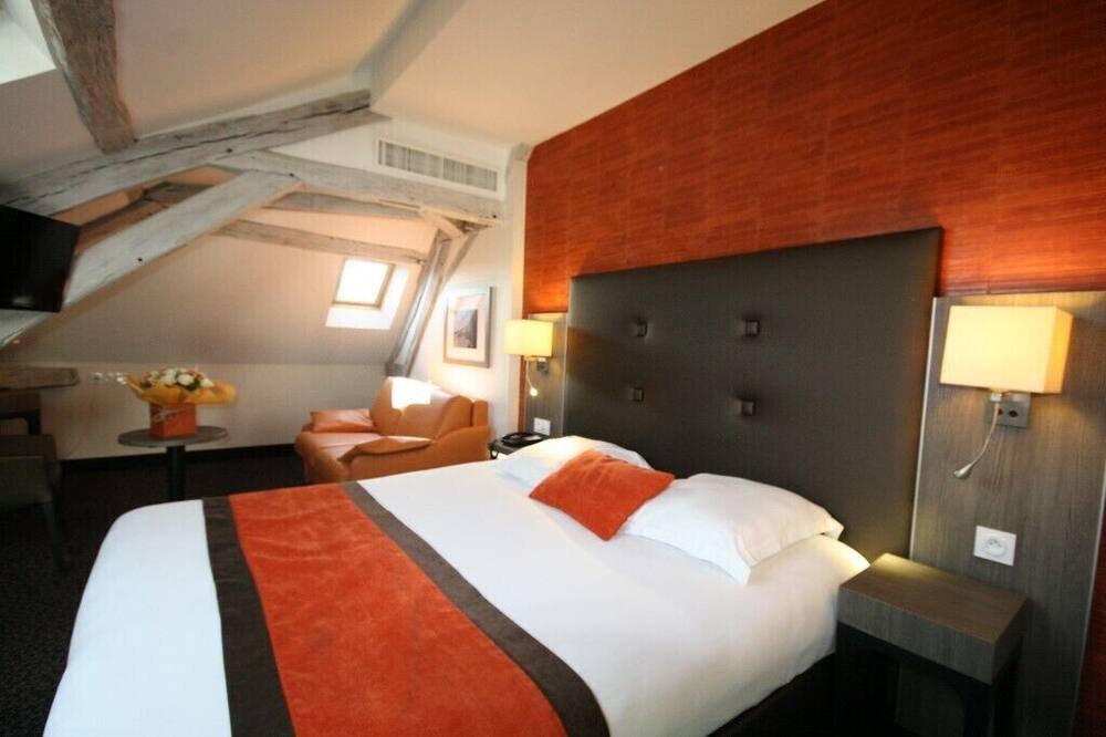 Photo of Bedroom in Troyes