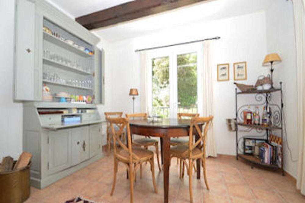 Photo of Livingroom in Nans-les-Pins