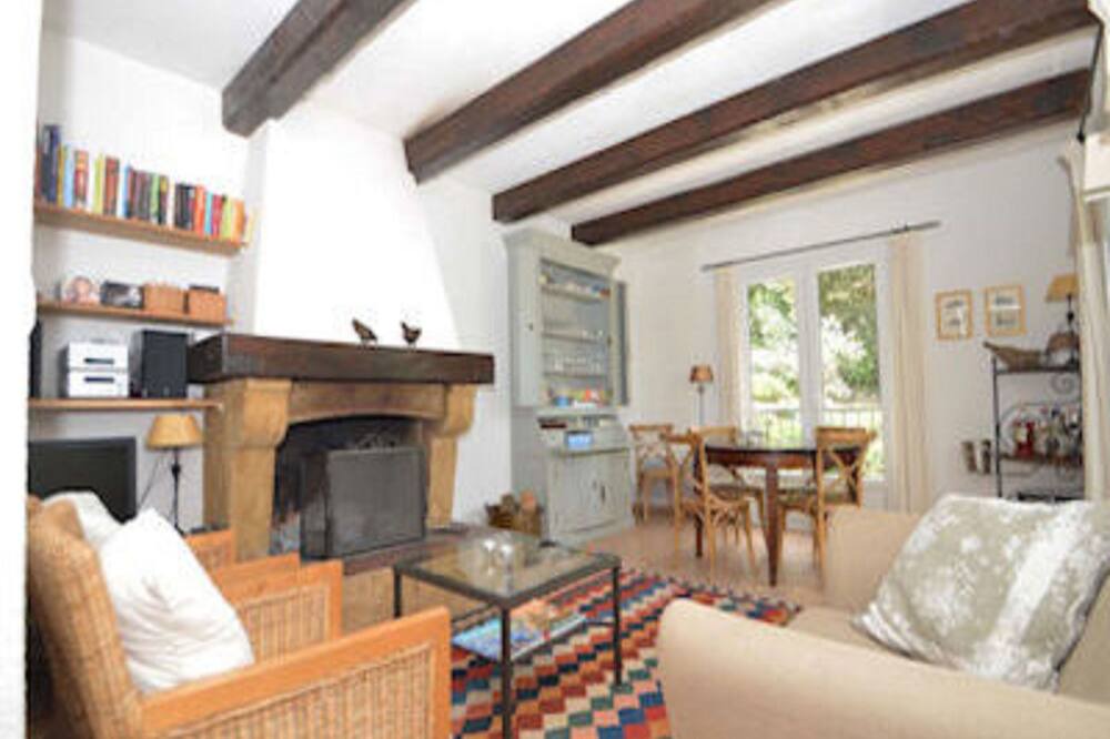 Photo of Livingroom in Nans-les-Pins