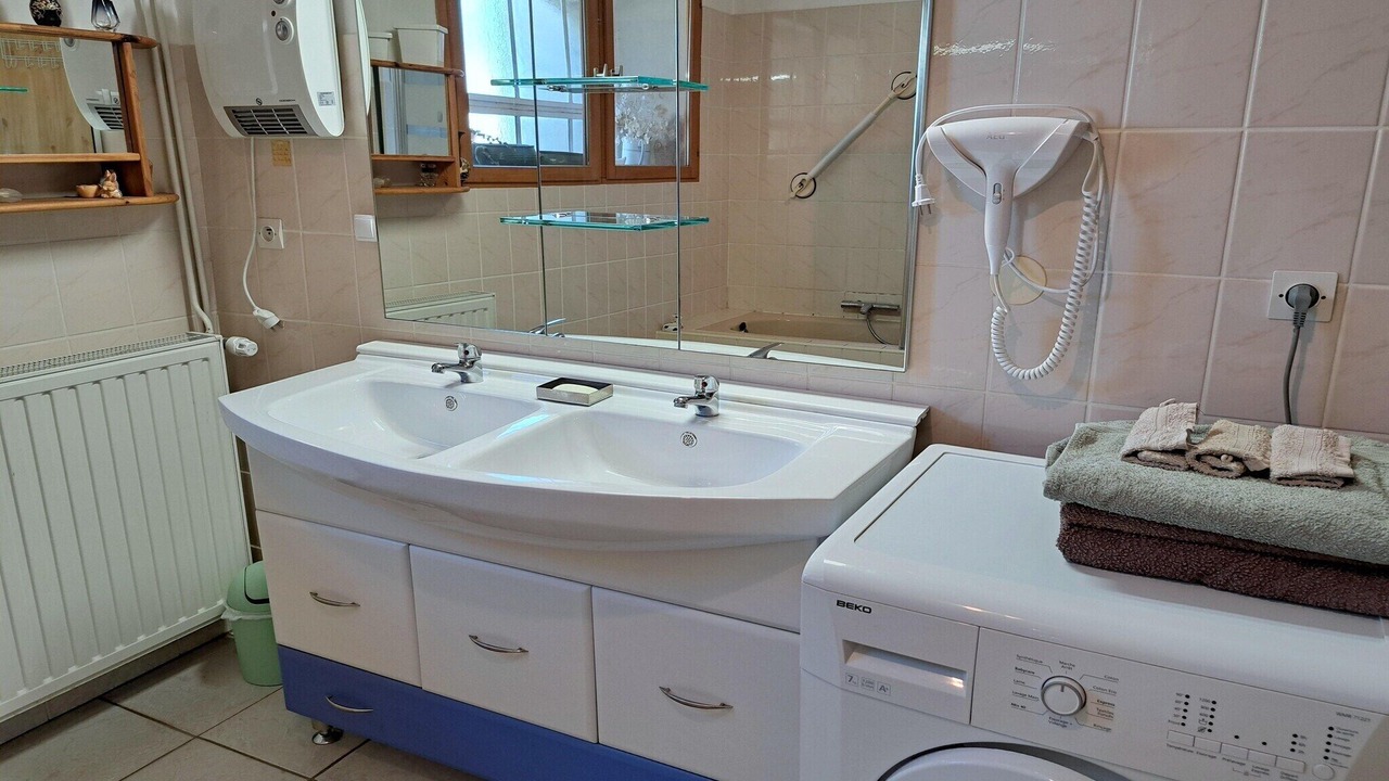 Photo of Bathroom in Lahayville