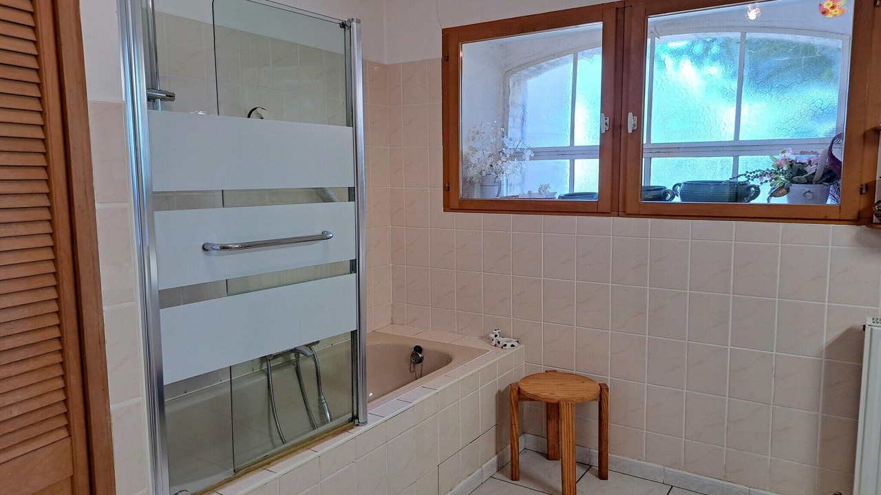 Photo of Bathroom in Lahayville