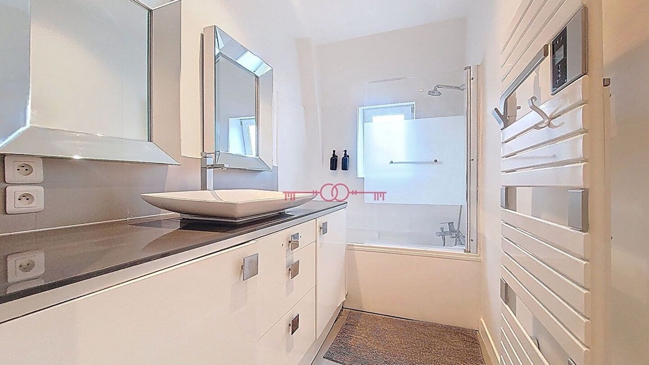 Photo of Bathroom in Reims City Centre