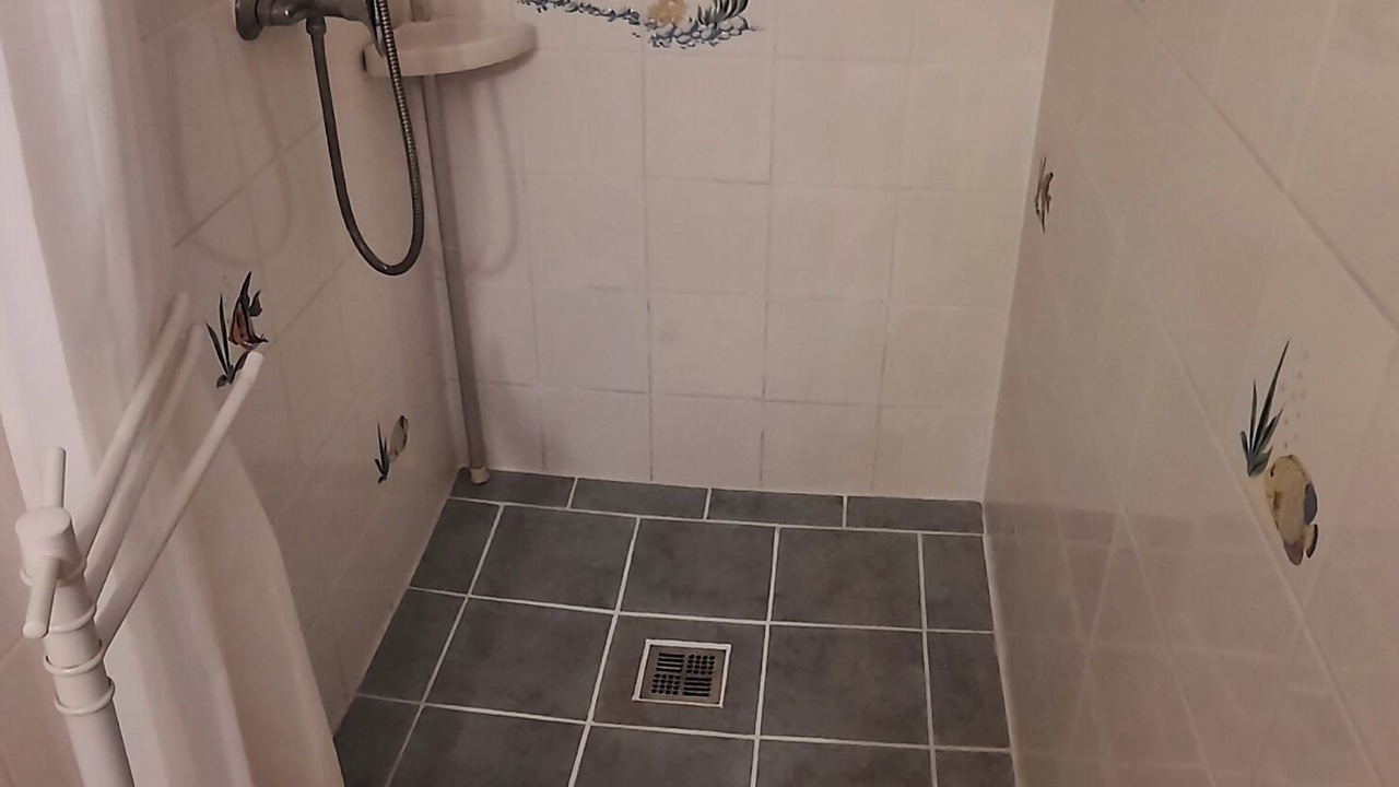 Photo of Bathroom in Ambares-et-Lagrave