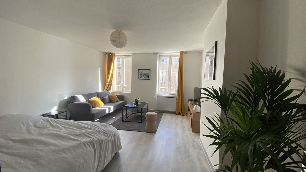 Photo of Bedroom in Poincare - Foch - Anatole France - Croix de Bourgogne