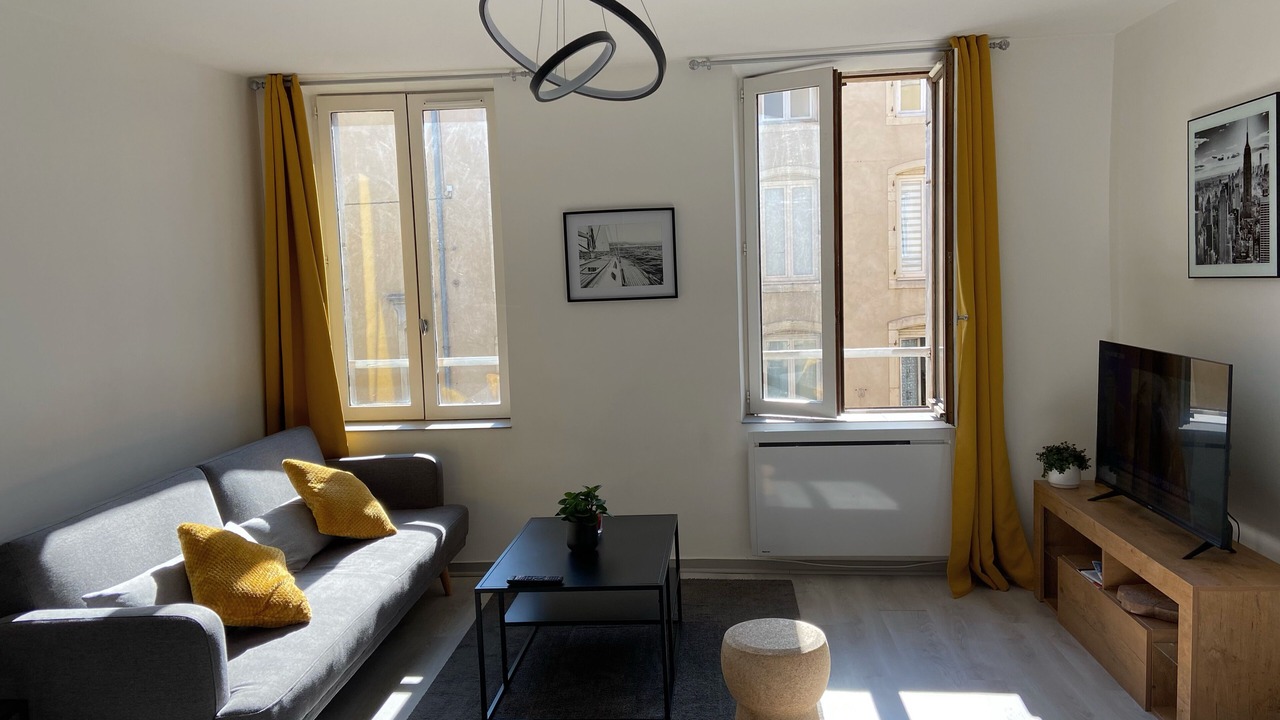 Photo of Livingroom in Poincare - Foch - Anatole France - Croix de Bourgogne
