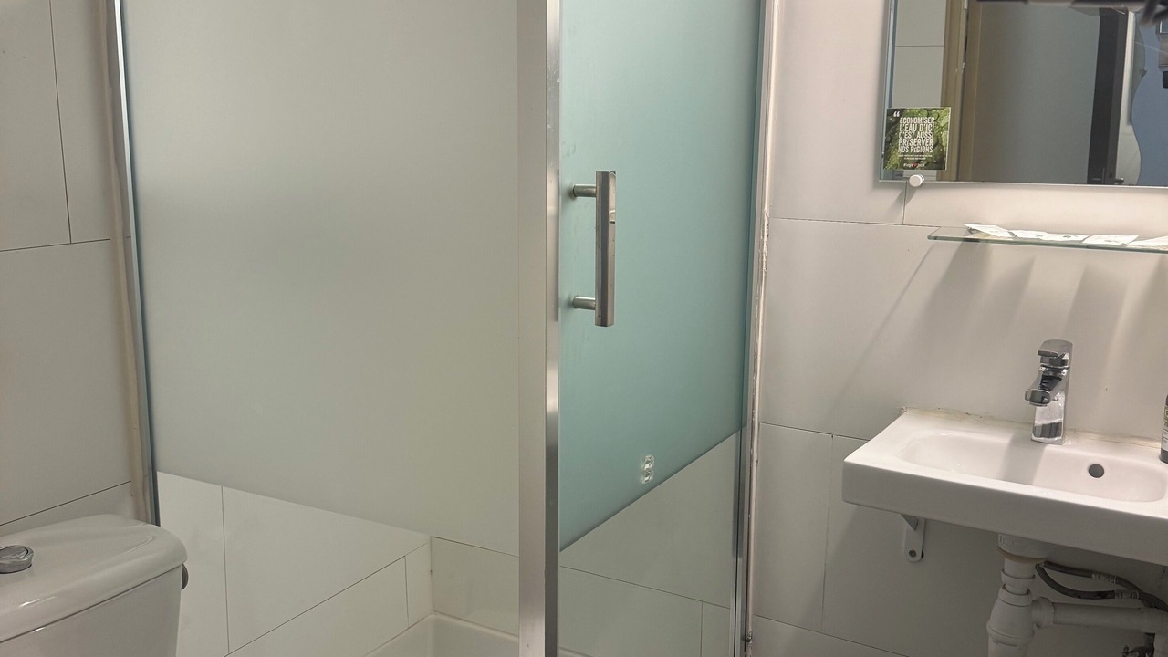 Photo of Bathroom in Malay-le-Petit