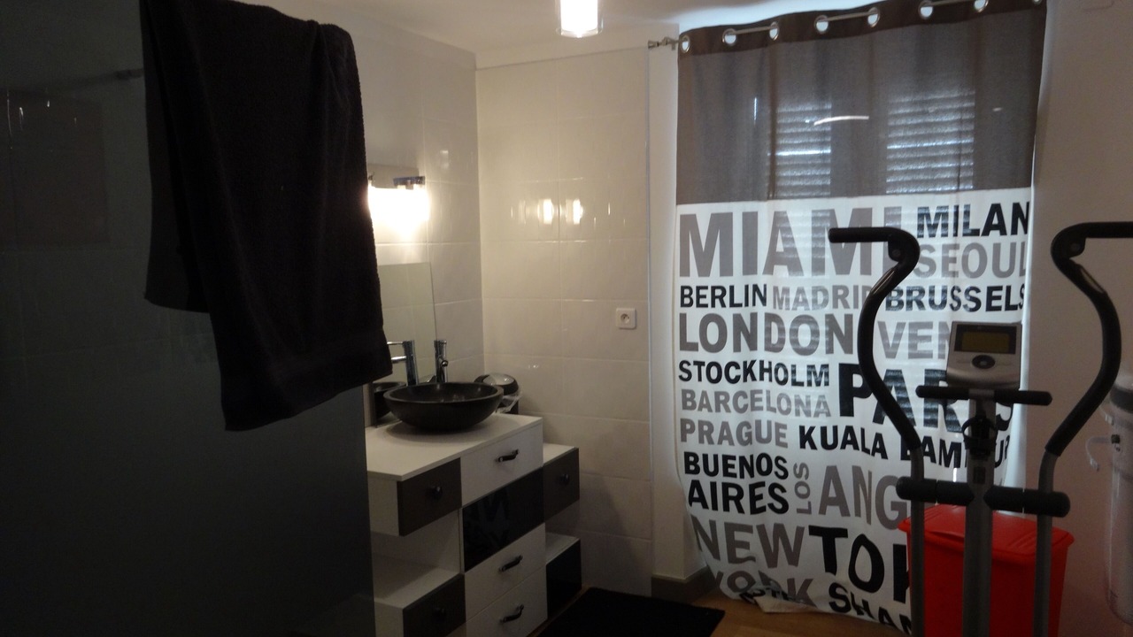 Photo of Bathroom in Saint-Florentin