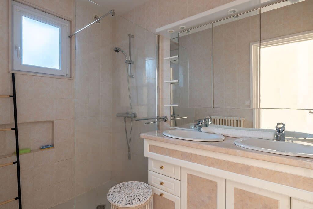 Photo of Bathroom in Ploubalay