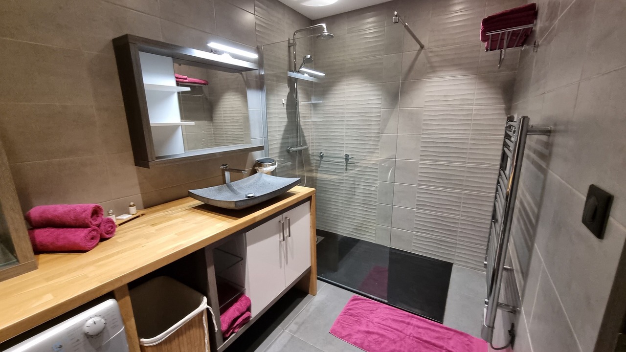 Photo of Bathroom in Dommartin-la-Chaussee