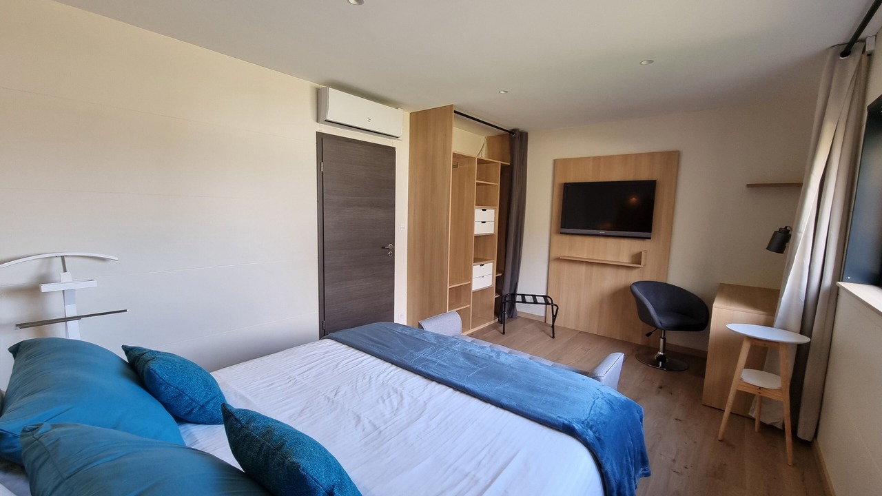 Photo of Bedroom in Dommartin-la-Chaussee