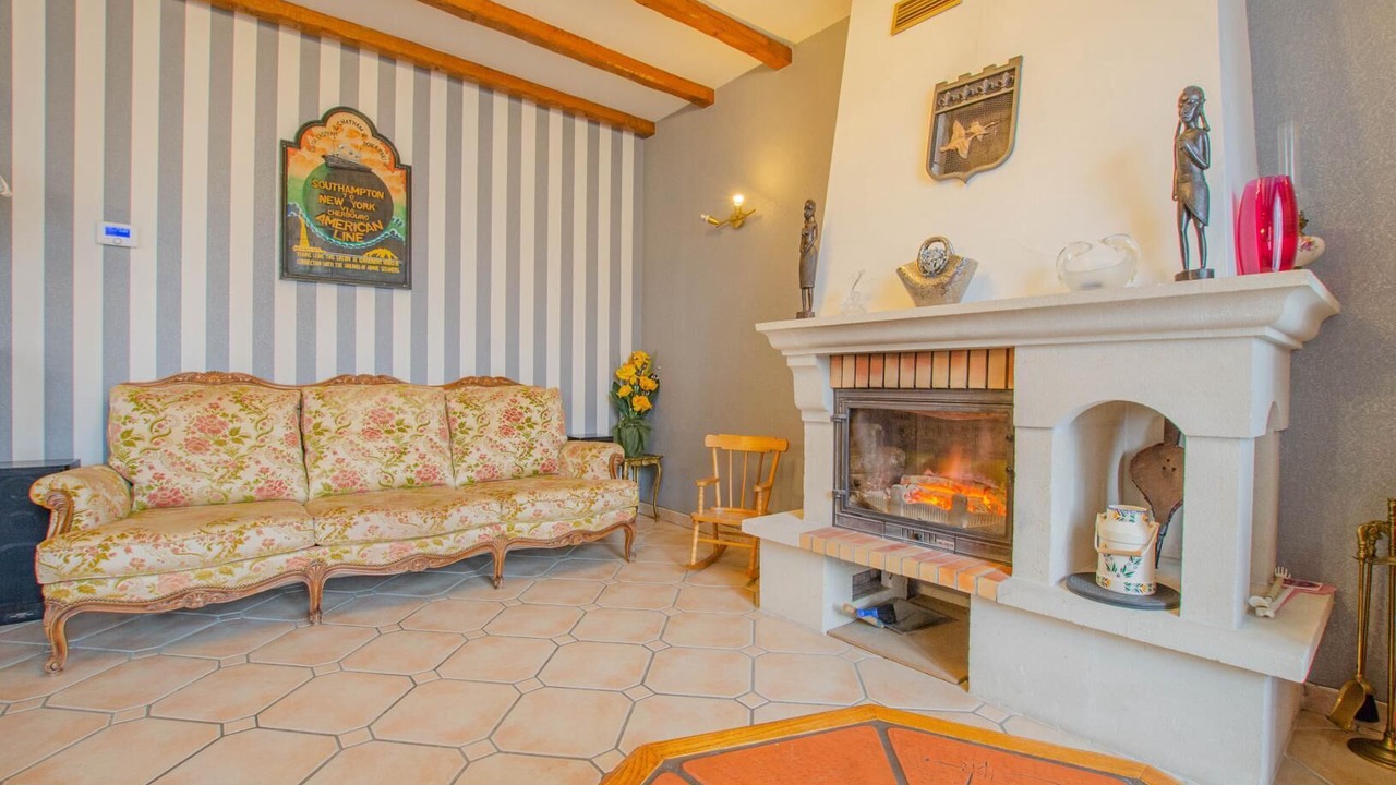 Photo of Livingroom in Maizieres-la-Grande-Paroisse