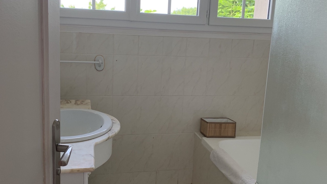 Photo of Bathroom in Thenon