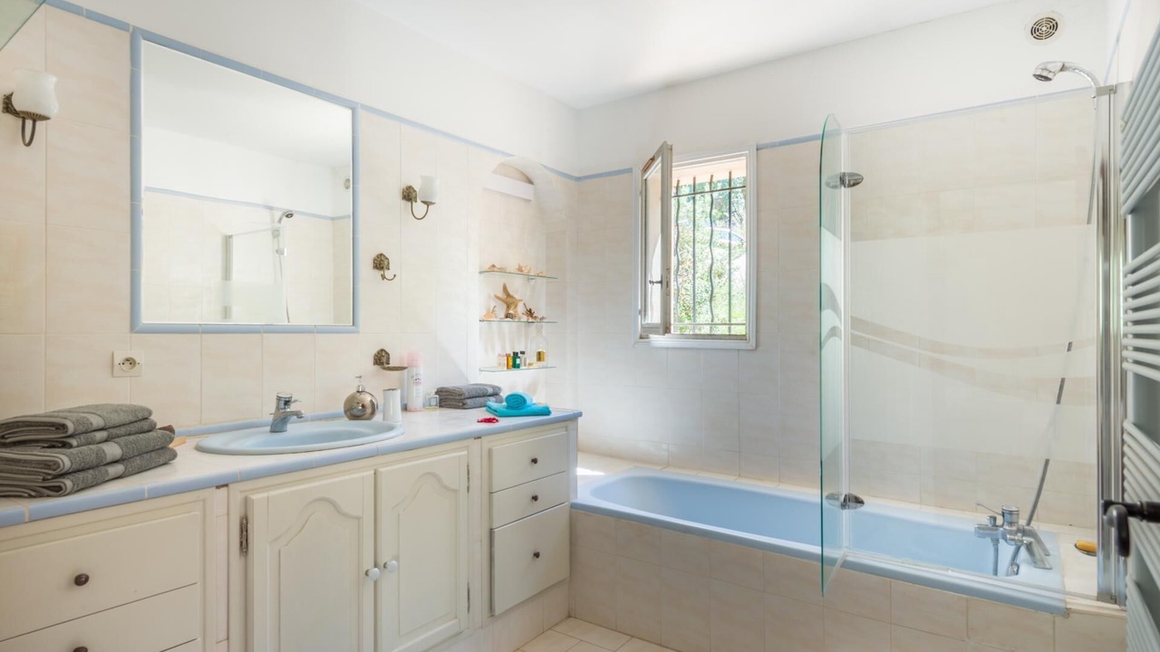Photo of Bathroom in Collobrieres