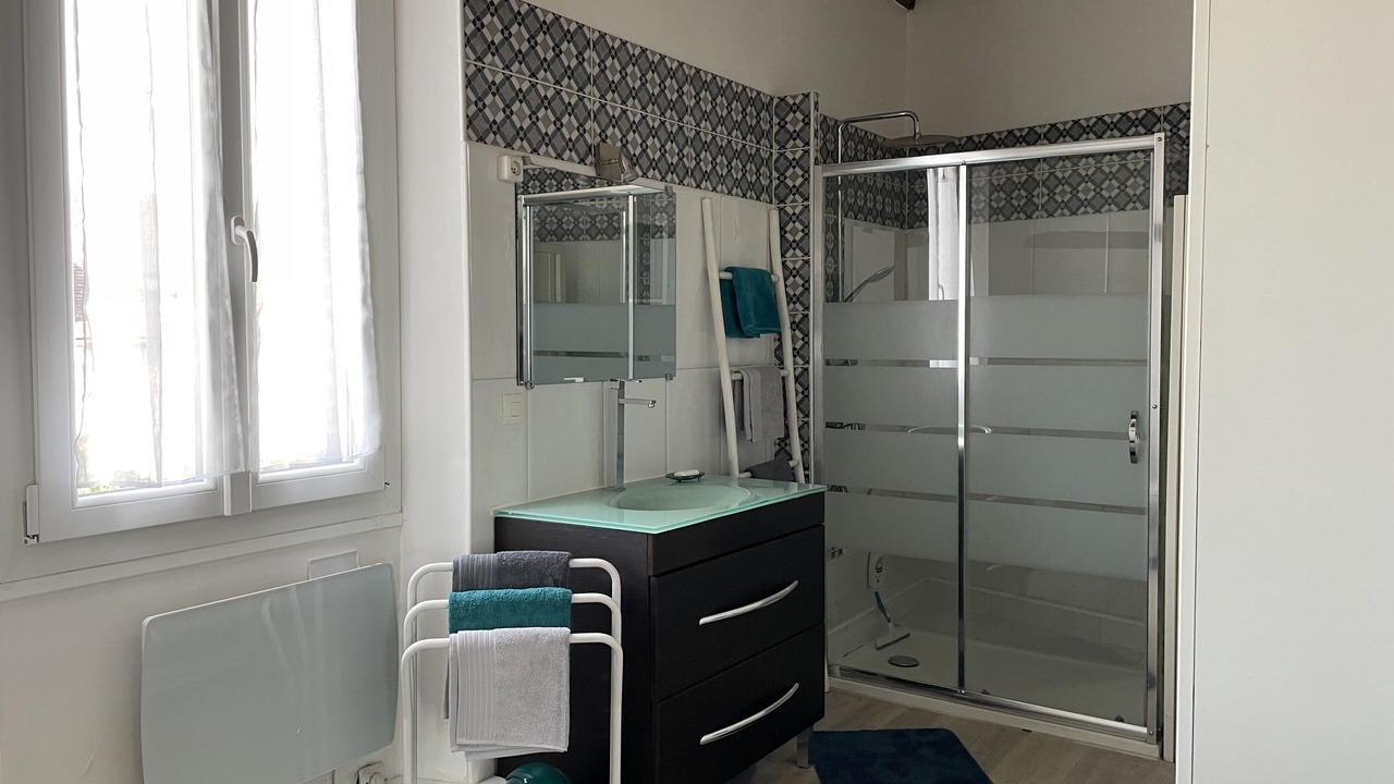 Photo of Bathroom in Fontaine-la-Gaillarde