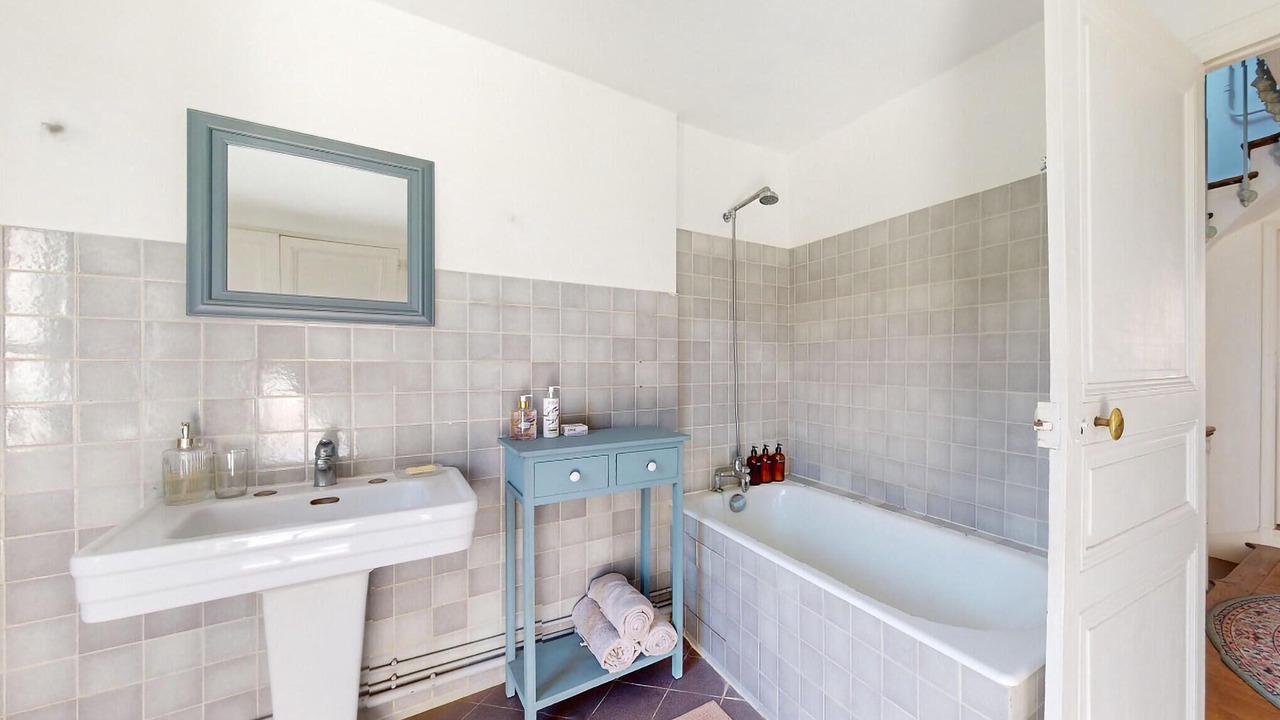 Photo of Bathroom in Villeneuve-sur-Yonne