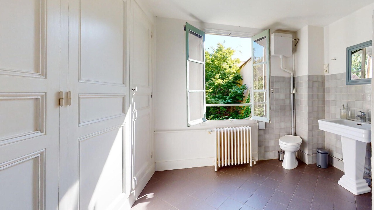 Photo of Bathroom in Villeneuve-sur-Yonne