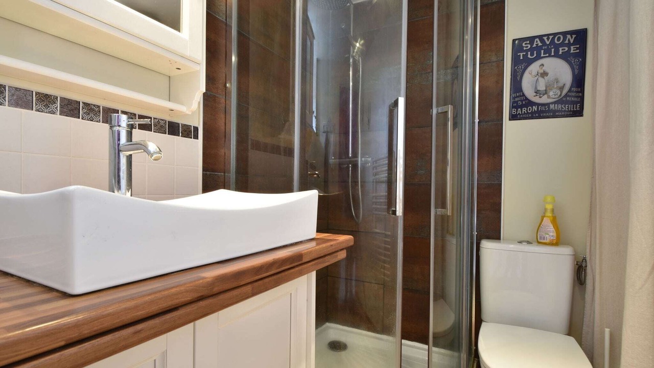 Photo of Bathroom in Saint-Gilles-les-Bois