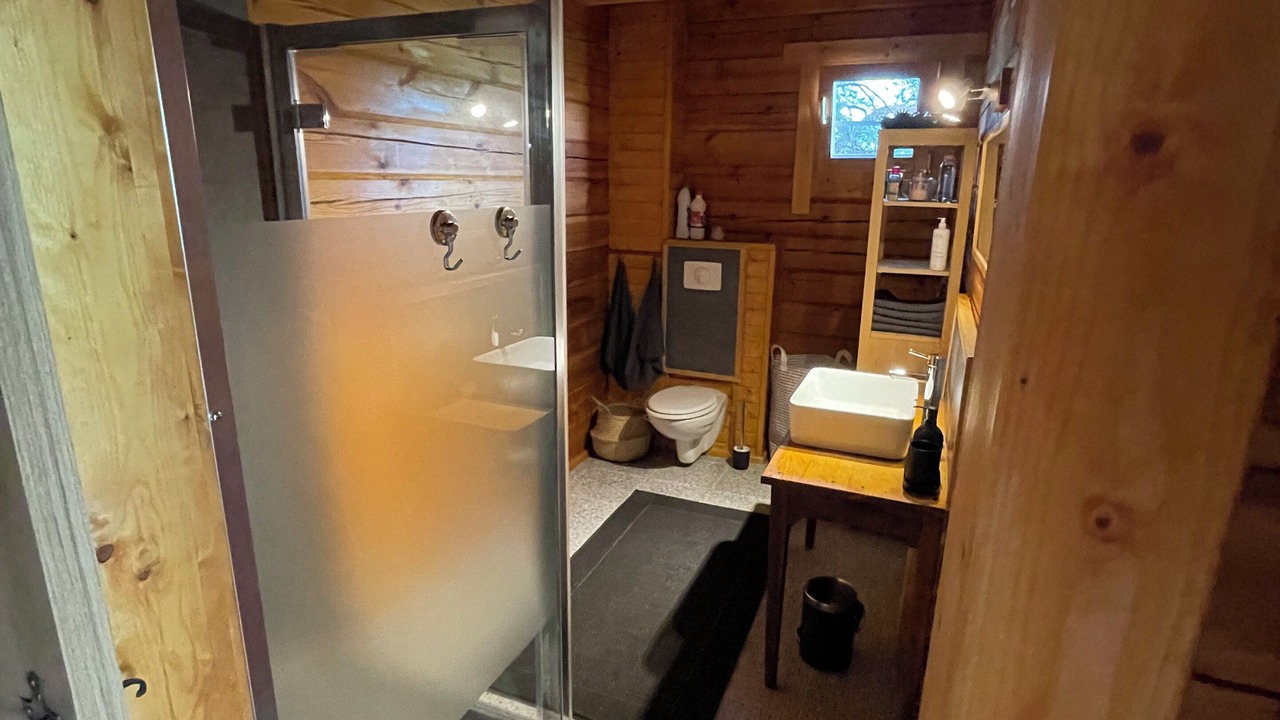 Photo of Bathroom in Enchastrayes