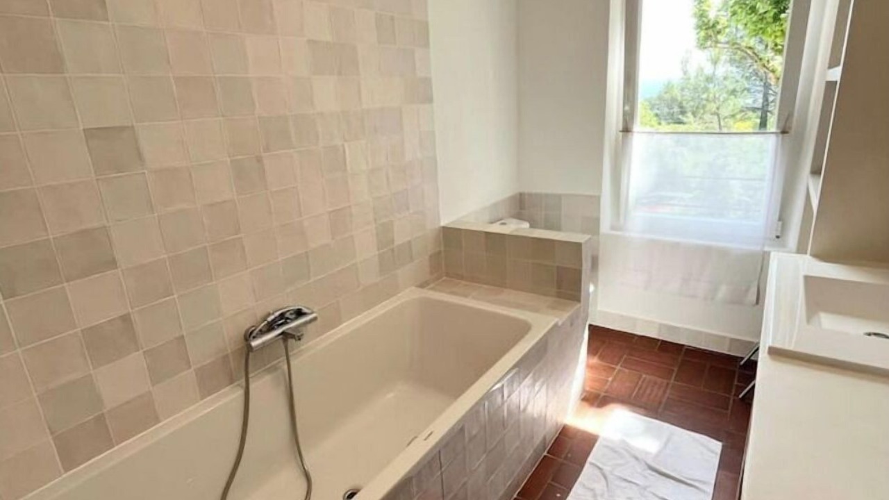 Photo of Bathroom in Cuers