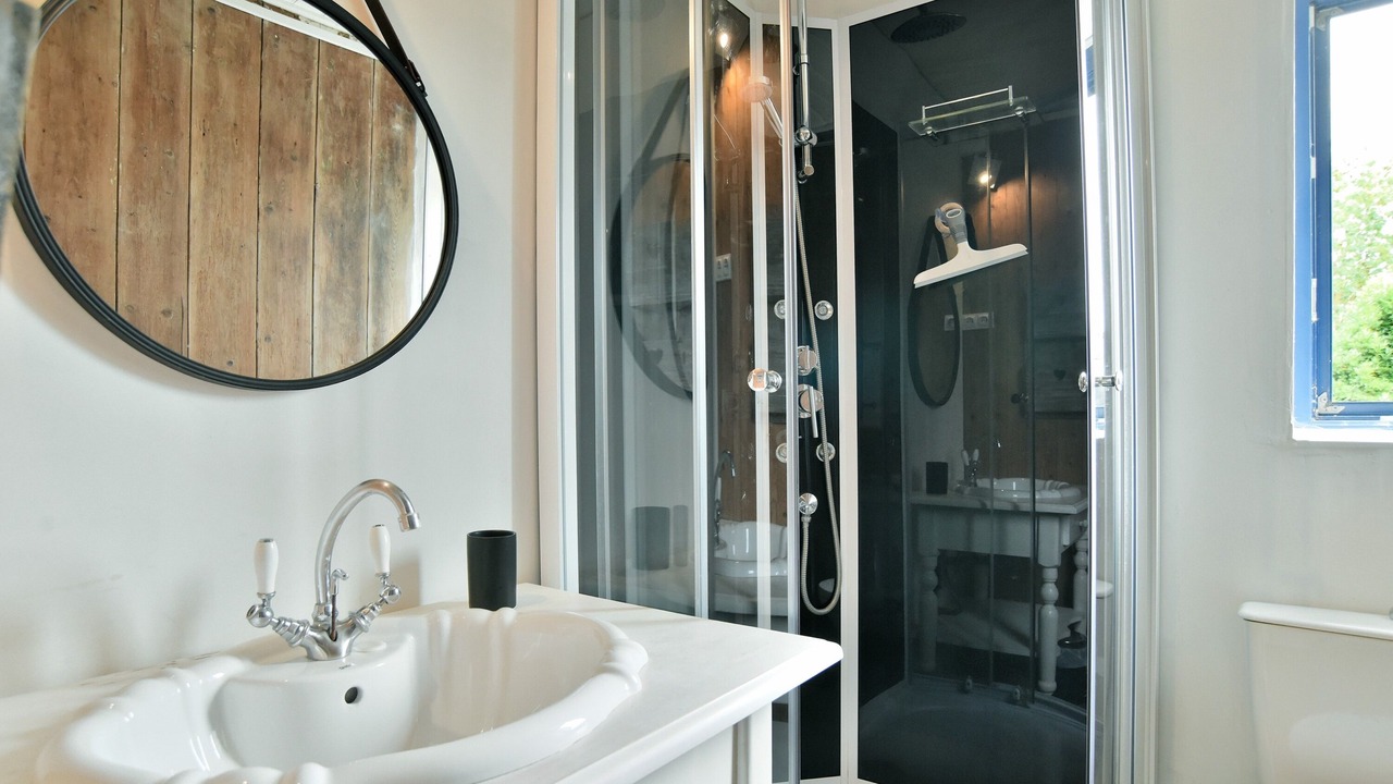 Photo of Bathroom in Saint-Lormel
