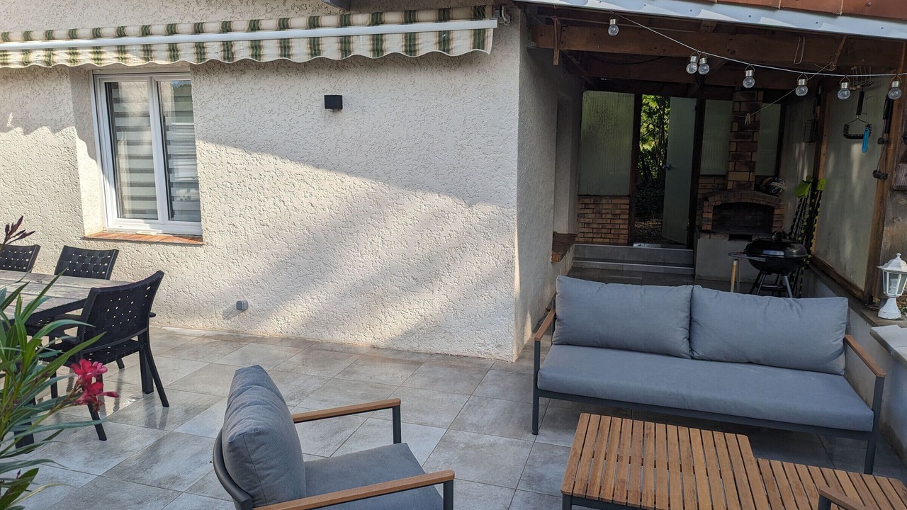 Photo of Outdoor in Curel