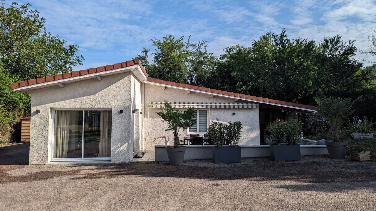 Photo of Outdoor in Curel