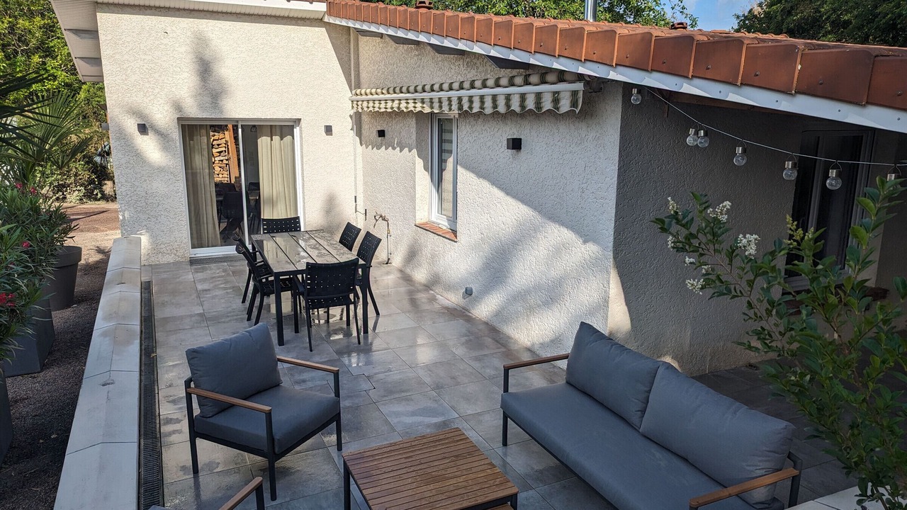 Photo of Outdoor in Curel