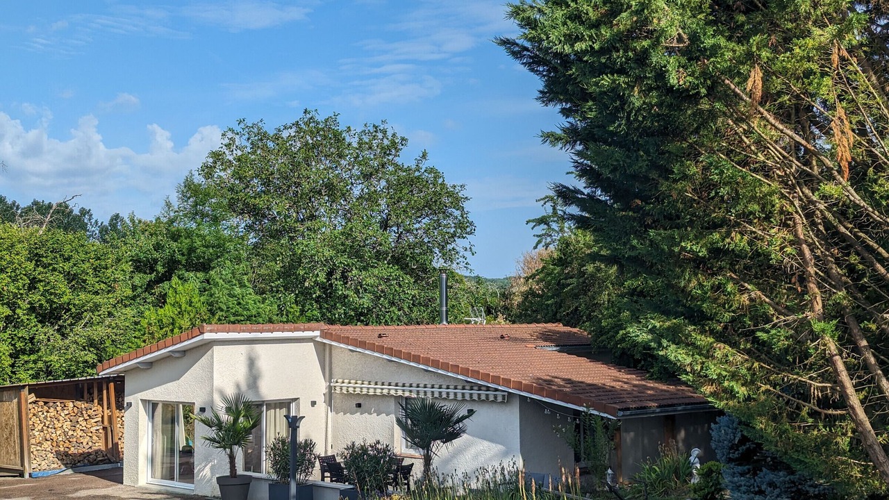 Photo of Outdoor in Curel