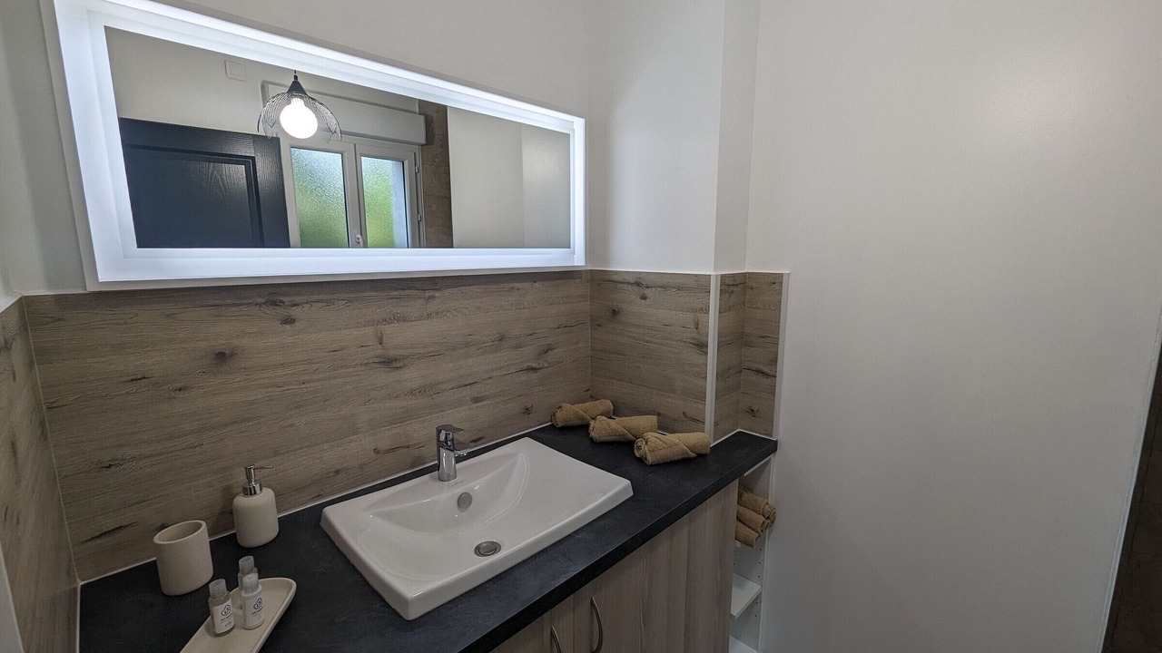 Photo of Bathroom in Curel