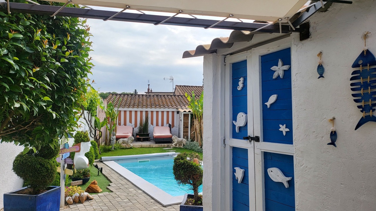 Photo of Outdoor in Comps