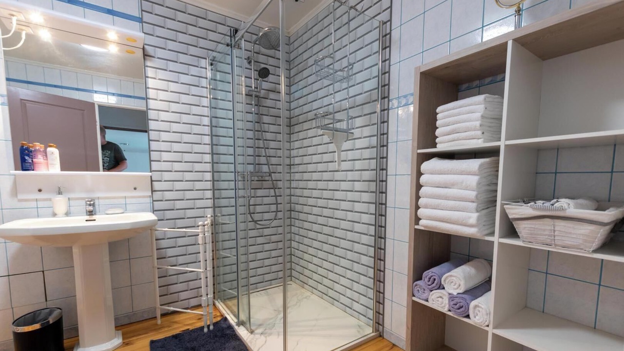 Photo of Bathroom in Heutregiville