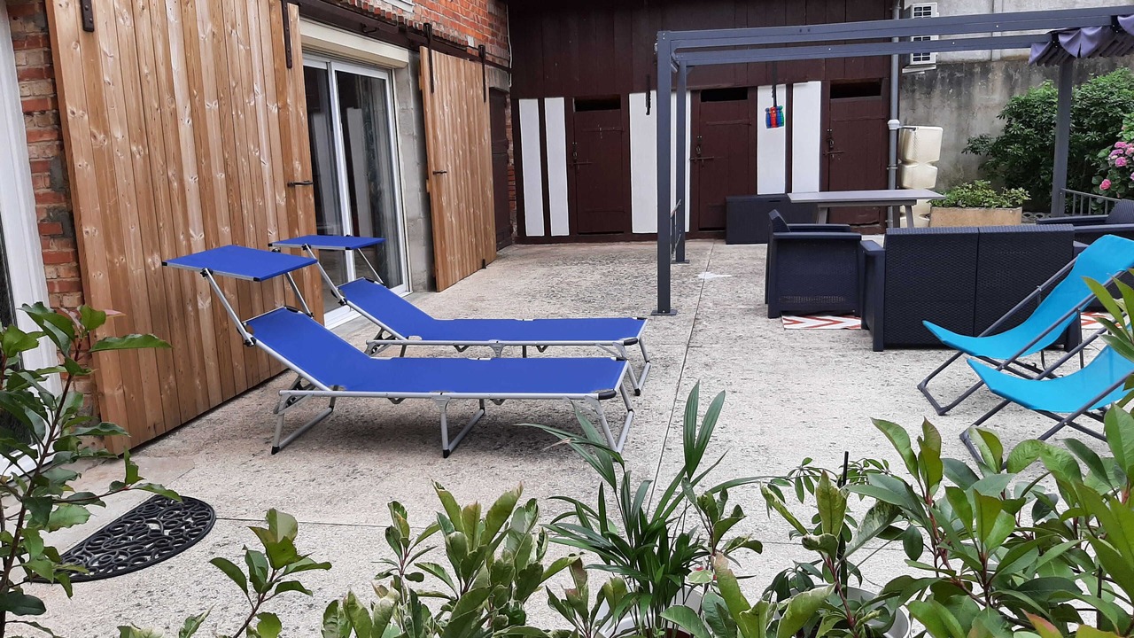 Photo of Patio Balcony in Saint-Remy-en-Bouzemont-Saint-Genest-et-Isson