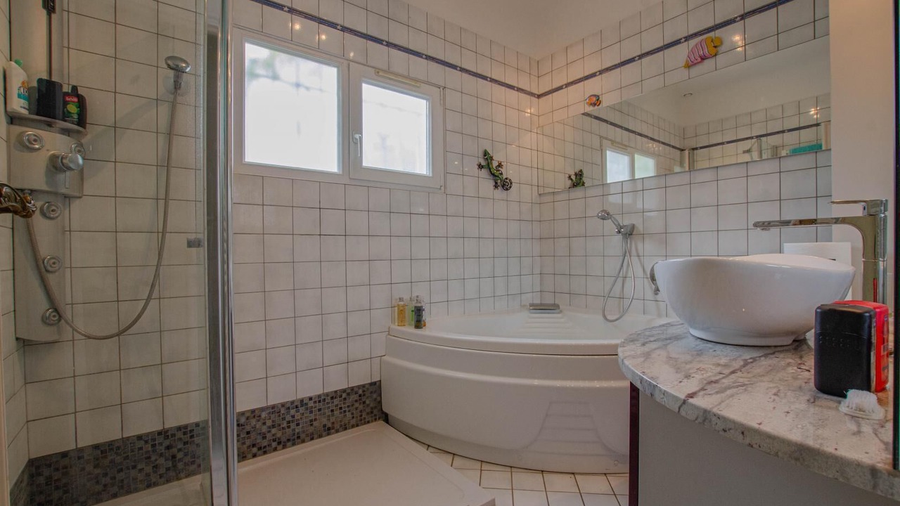 Photo of Bathroom in Saint-Hilaire-sous-Romilly