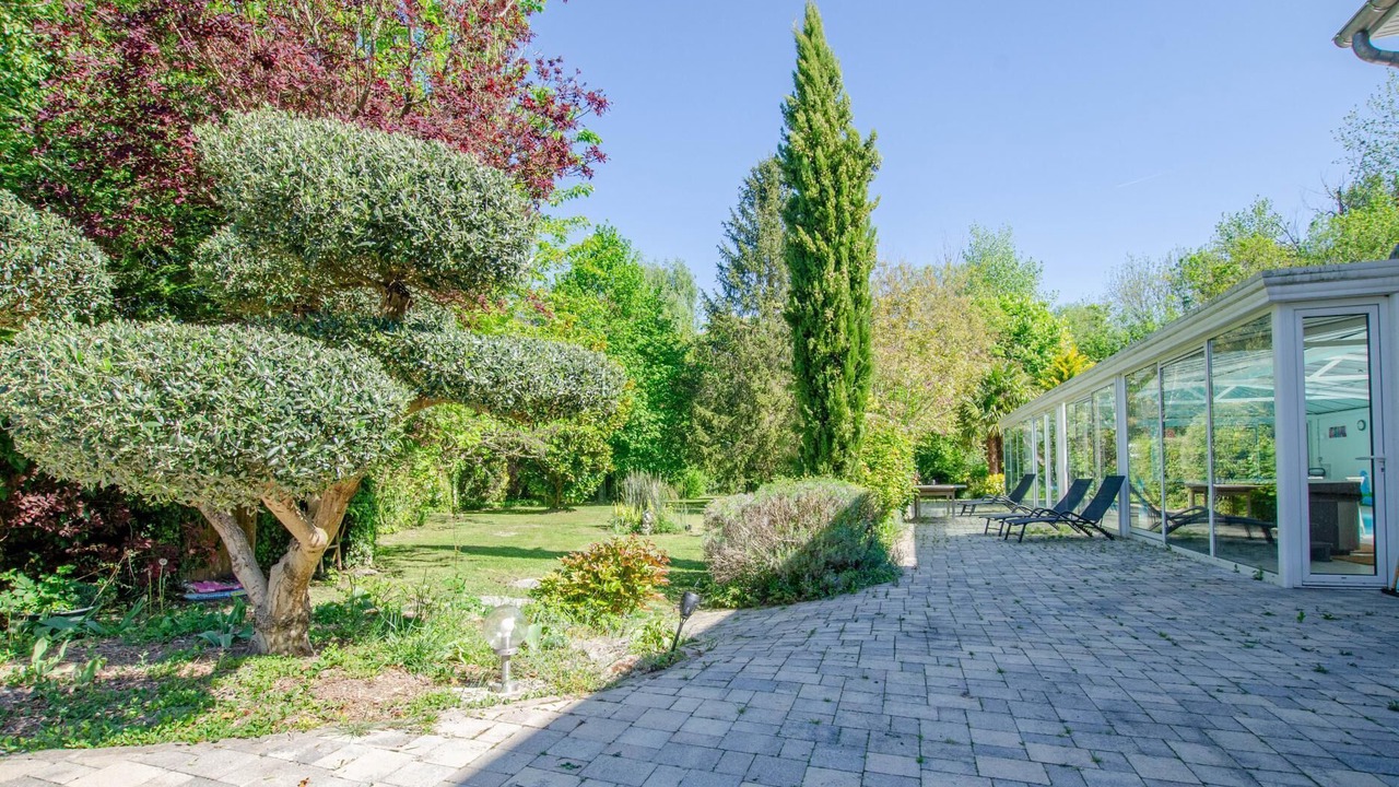 Photo of Patio Balcony in Saint-Hilaire-sous-Romilly