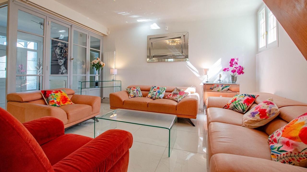 Photo of Livingroom in Saint-Hilaire-sous-Romilly