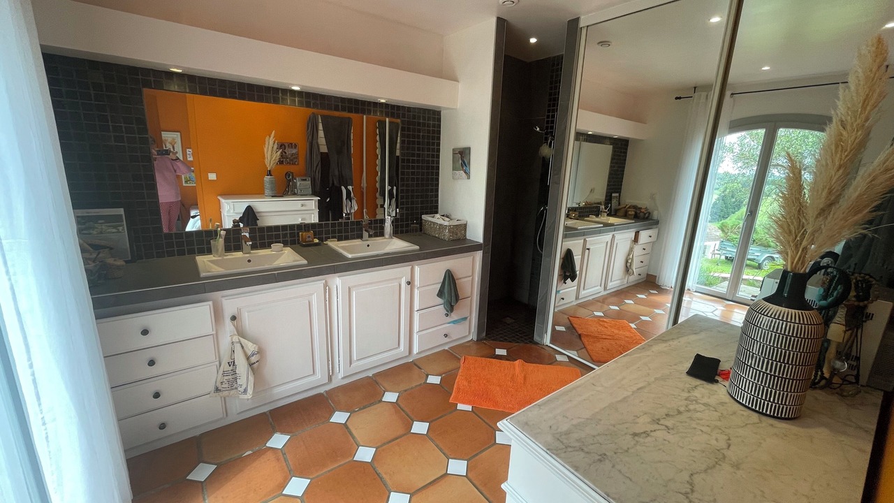 Photo of Bathroom in Comps