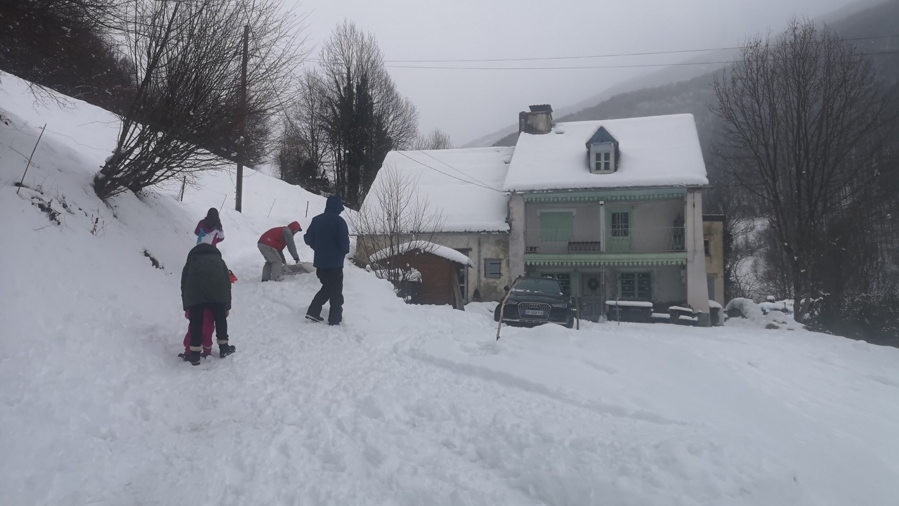 Photo of Outdoor in Campan