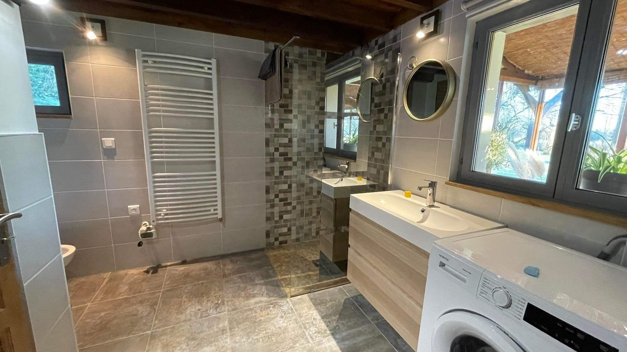 Photo of Bathroom in Louze