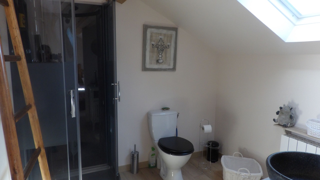 Photo of Bathroom in Lor