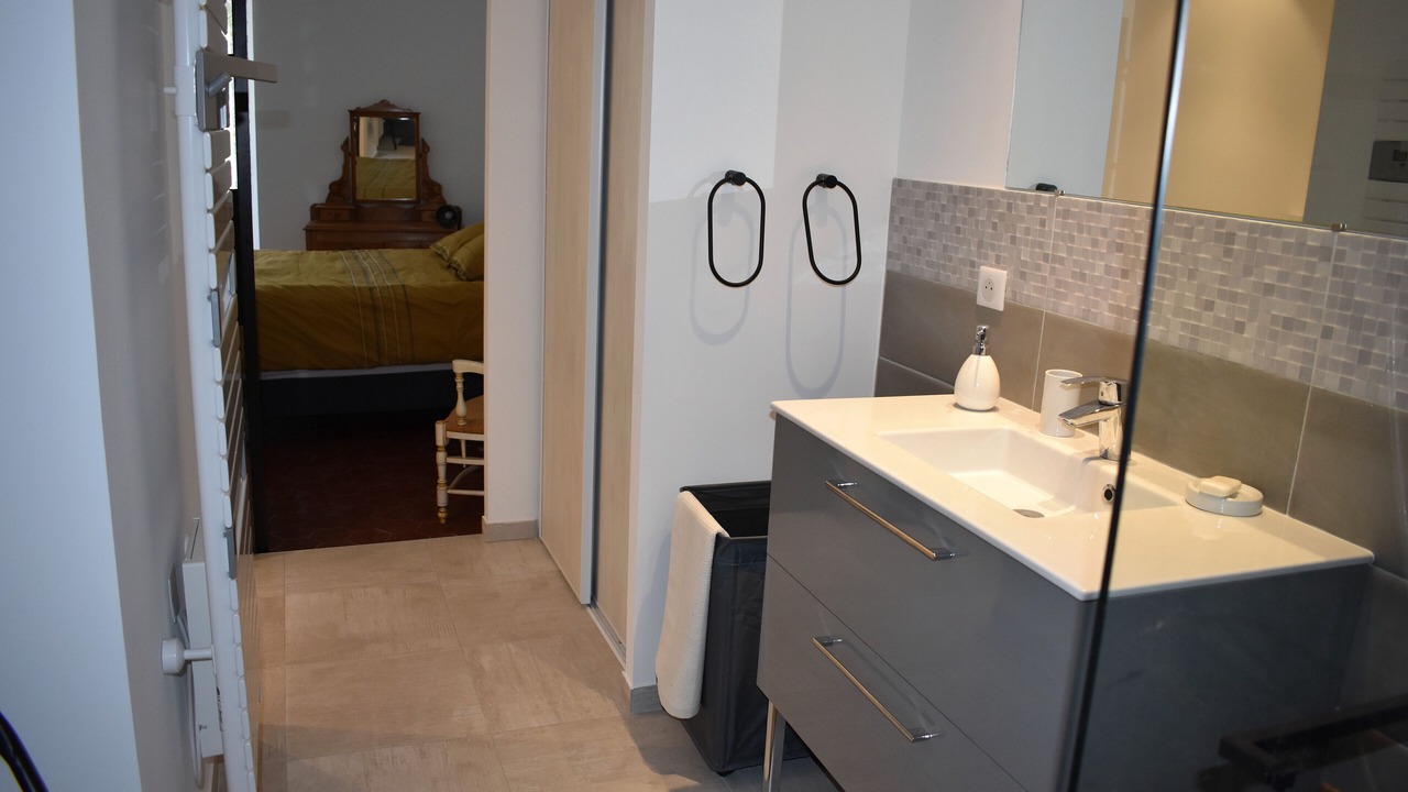 Photo of Bathroom in Ampus