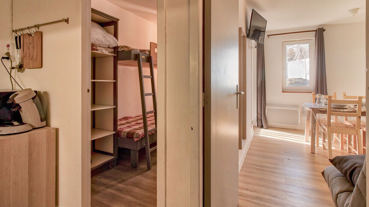 Photo of Bedroom in Genos