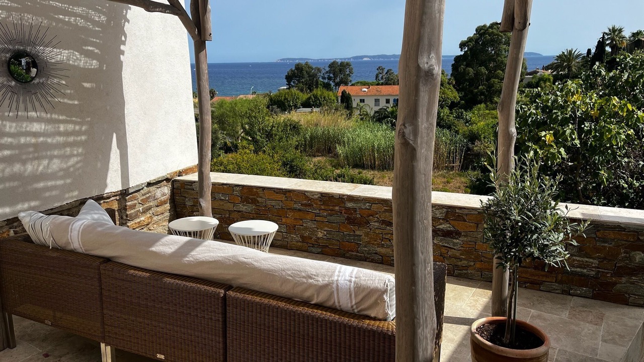 Photo of Patio Balcony in Le Lavandou
