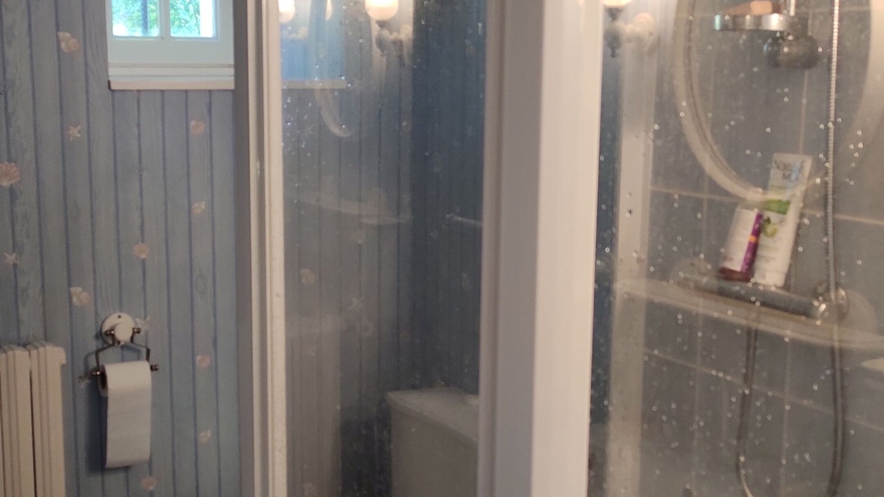 Photo of Bathroom in Plelo