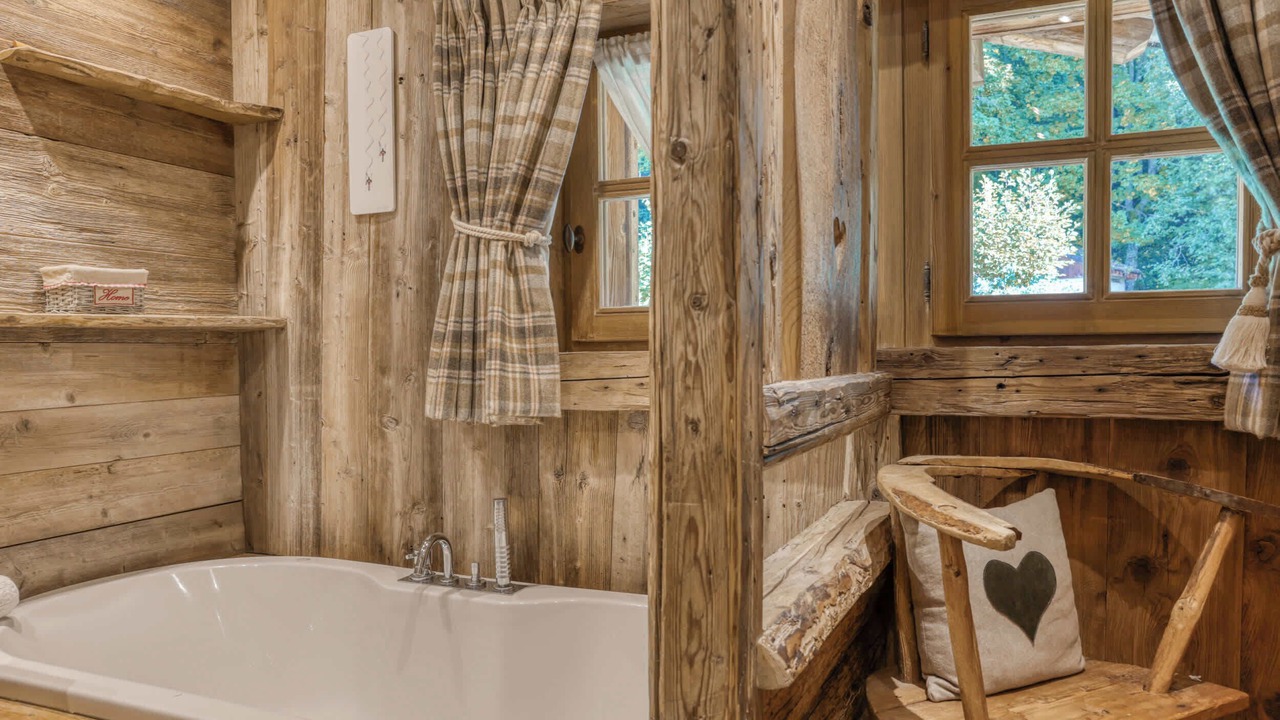Photo of Bathroom in Demi-Quartier