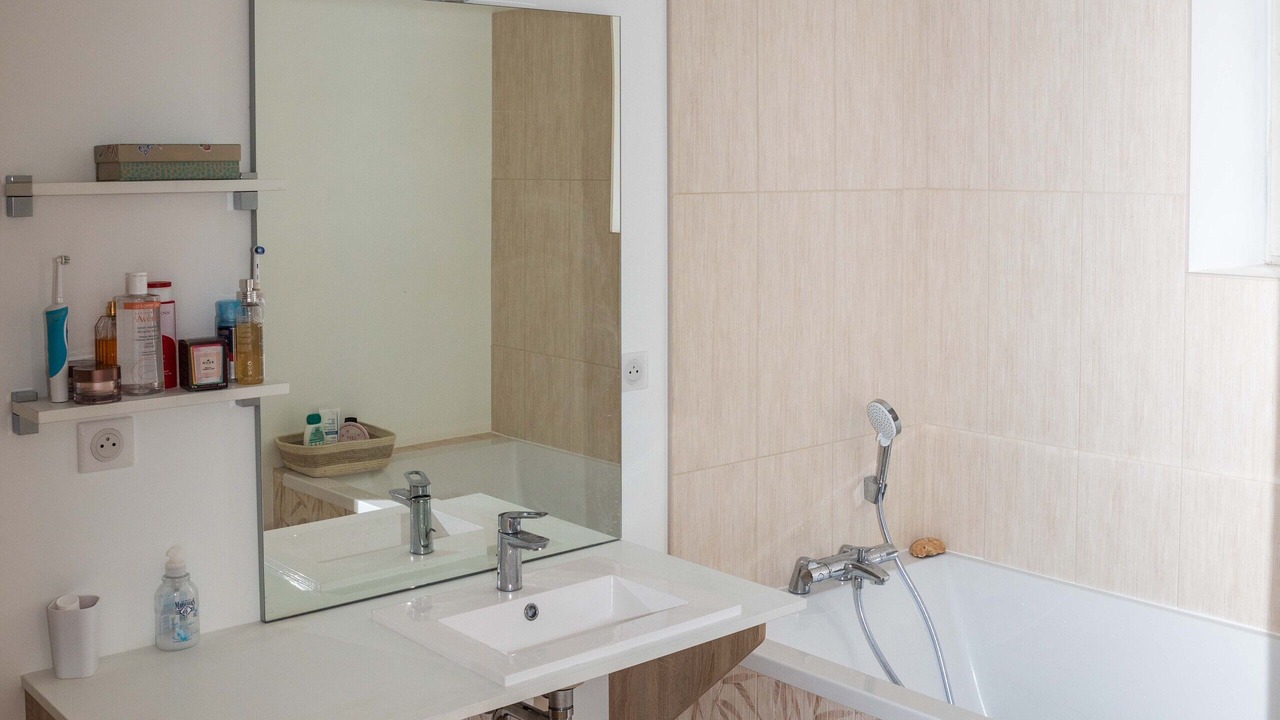 Photo of Bathroom in Le Change