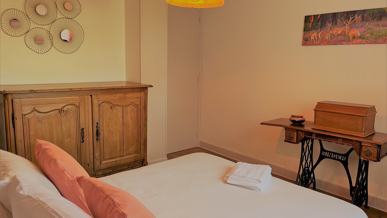 Photo of Bedroom in Coole