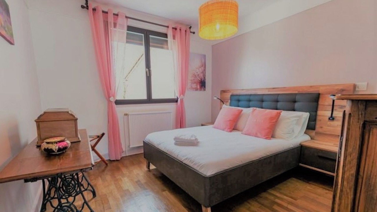 Photo of Bedroom in Coole