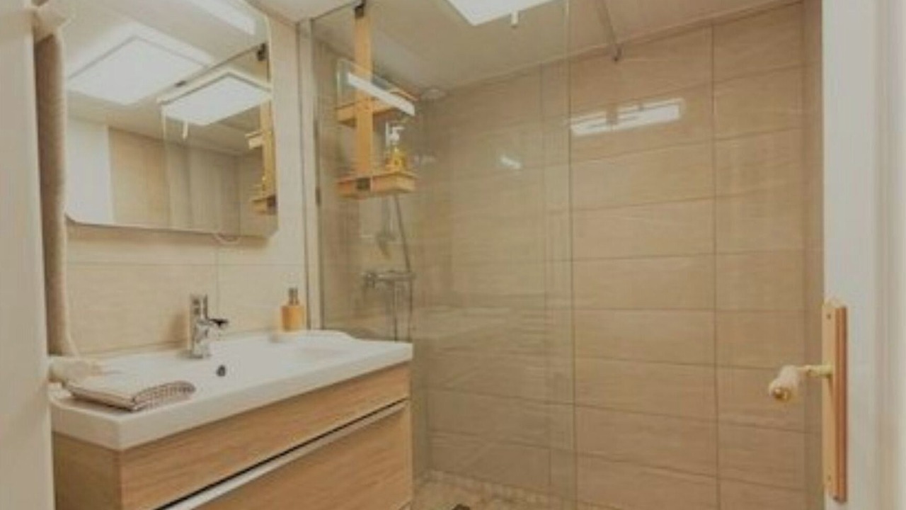 Photo of Bathroom in Coole