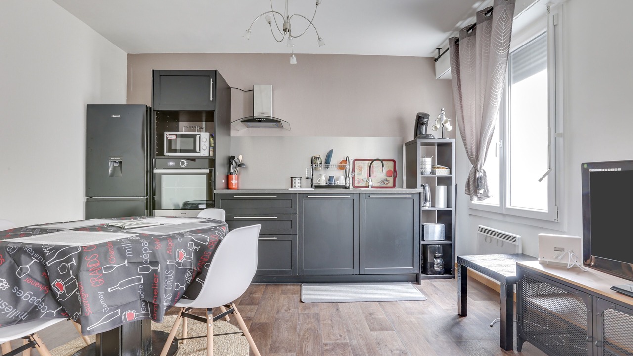 Photo of Kitchen in Saint Nicolas - Charles III - Ville vieille - Trois Maisons - Leopold